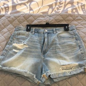 American Eagle ‘Mom short’